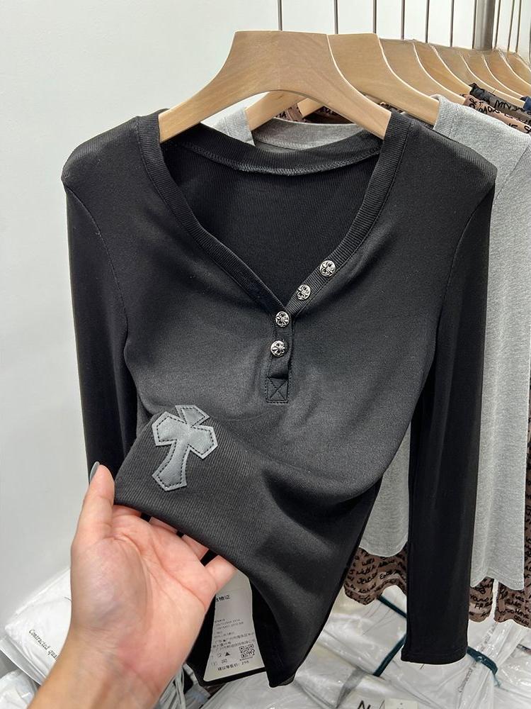

Весна 2025 года, новая ребристая футболка с V-образным вырезом и длинным рукавом, женская облегающая модная футболка с перекрестным принтом, базовый слой, повседневные стильные наряды S чёрный