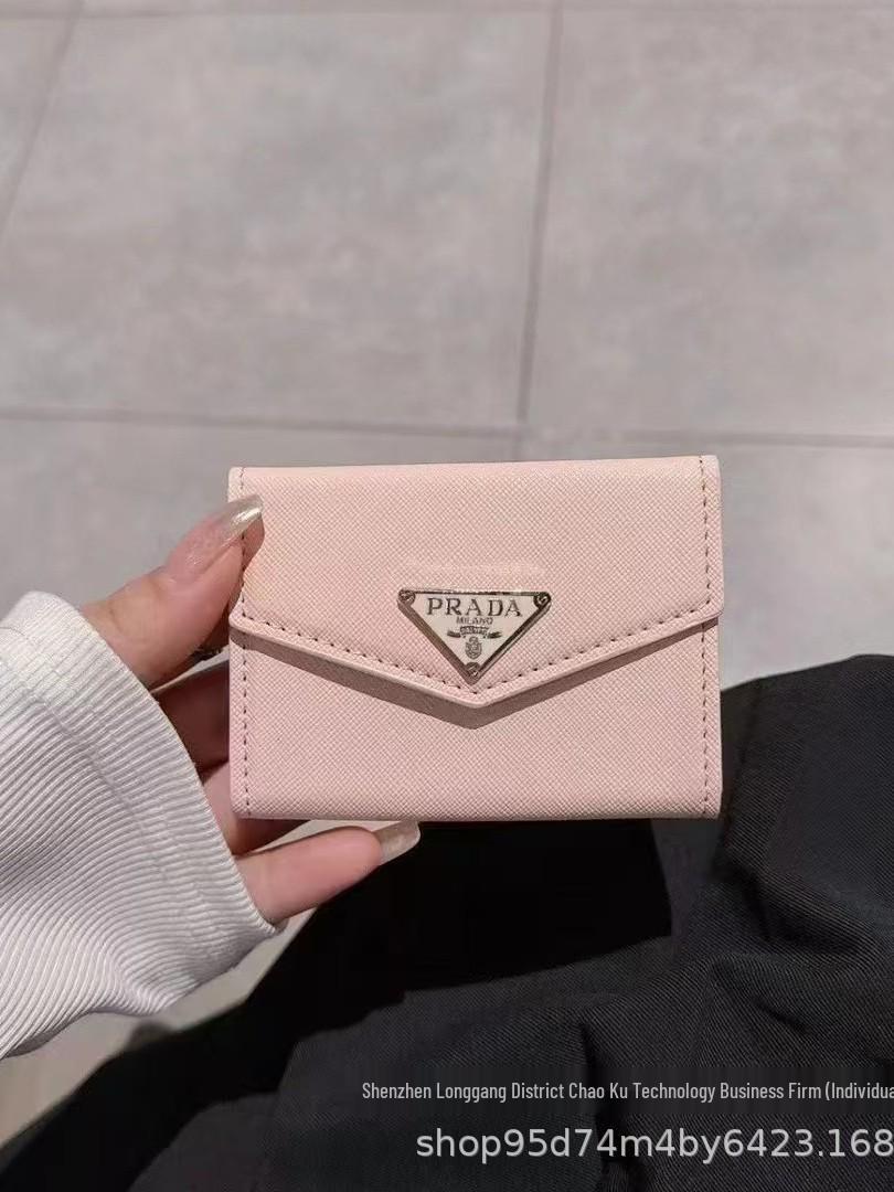 

Многослотовый держатель для карт-аккордеон большой вместимости с треугольным дизайном Accordion Prada Card