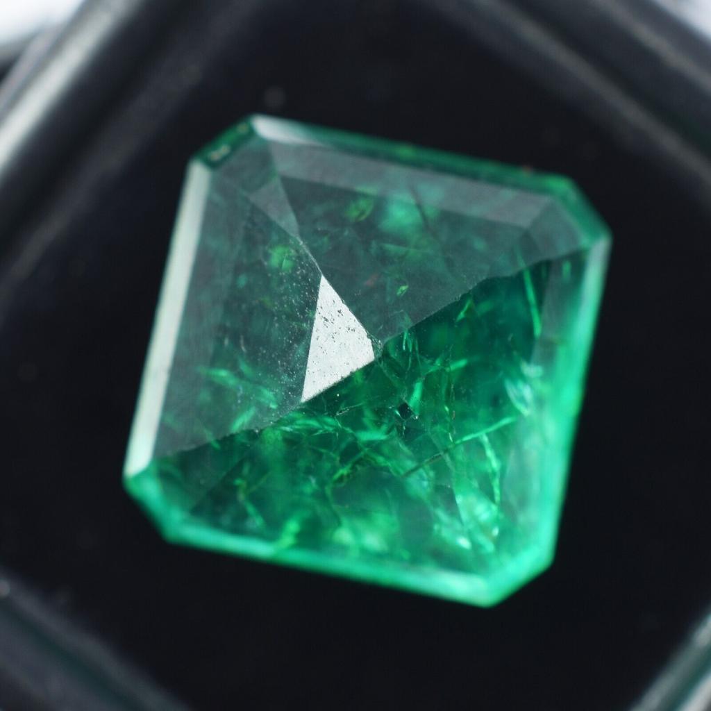 Natural Green Emerald Loose Gemstone 8.55 ct Square Cut for Jewelry Making and Gem Collections