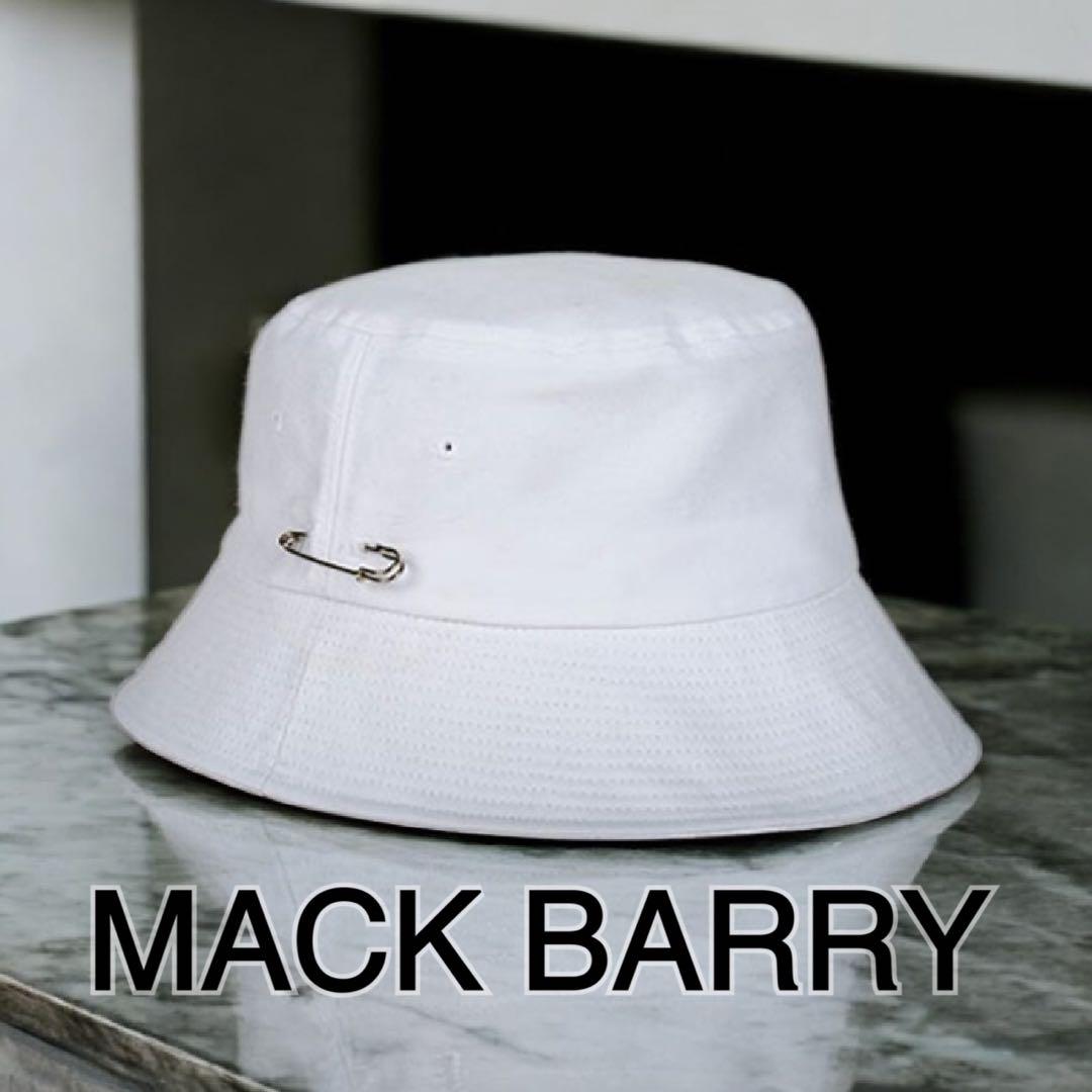

[USED] MACK BARRY Bucket Hat in White with tag
