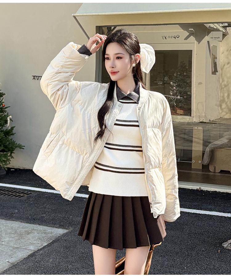 2026 Autumn-Winter Women's Striped Polo Collar Sweater: Versatile Knitwear for Layering