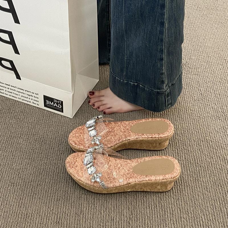 Beautiful version of one-word transparent slope heel cool slippers women's 2025 new summer platform slippers wearing beach shoes