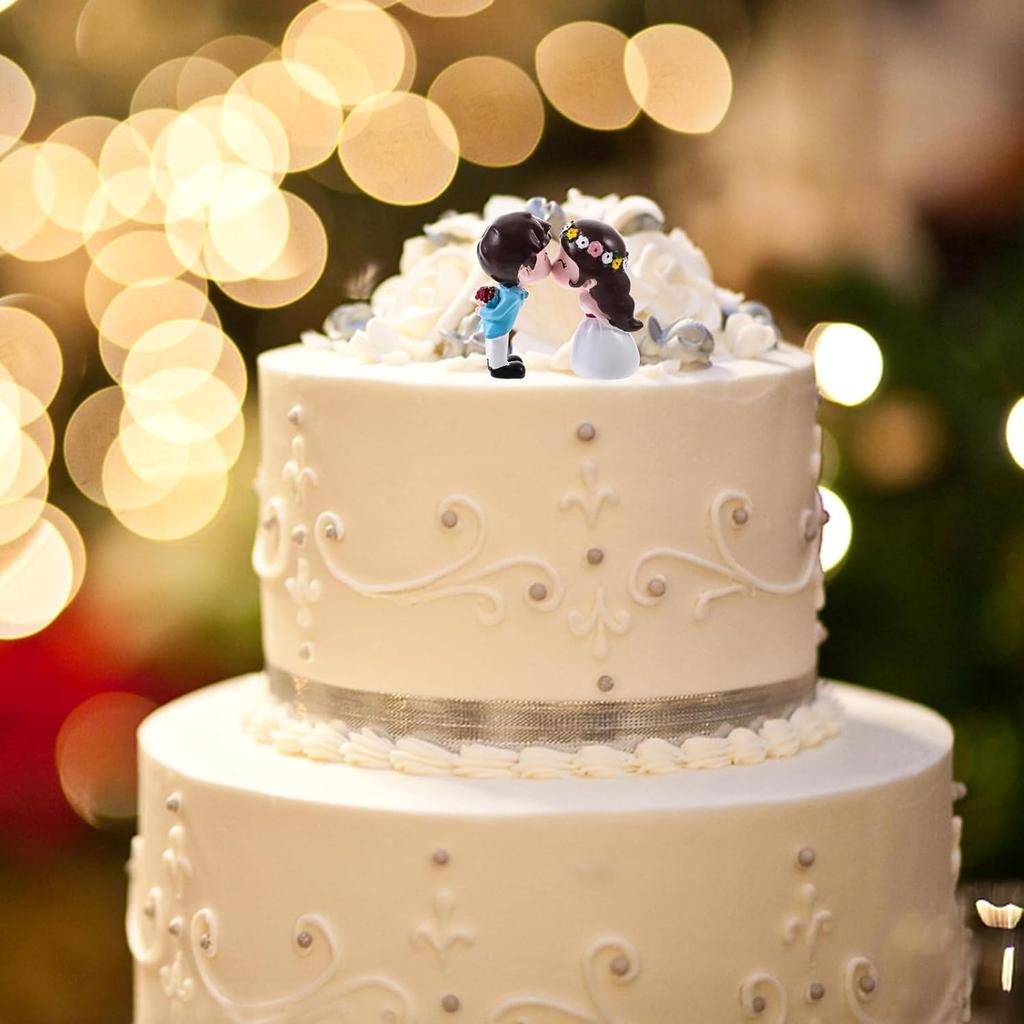 1 Pair Wedding Cake Topper Bride and Groom Resin Couple Statue Decorative Figurine Miniature Ornament for Cake Decoration