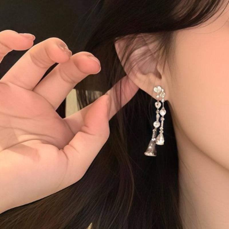 Korean Popular Light Luxury Niche Love Fringed Earrings, Earrings, Versatile Temperament, Super Flash Zircon Love Stud Earrings, Earrings.