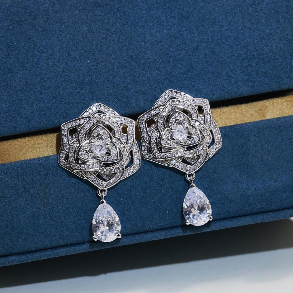 Flower Earrings Flying Saucer Earplugs, Electroplated High-quality and Exquisite Version Daily Dressing Aurous