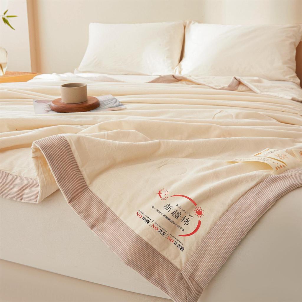 Machine-Washable Xinjiang Cotton Quilt for Summer, Spring, and Autumn