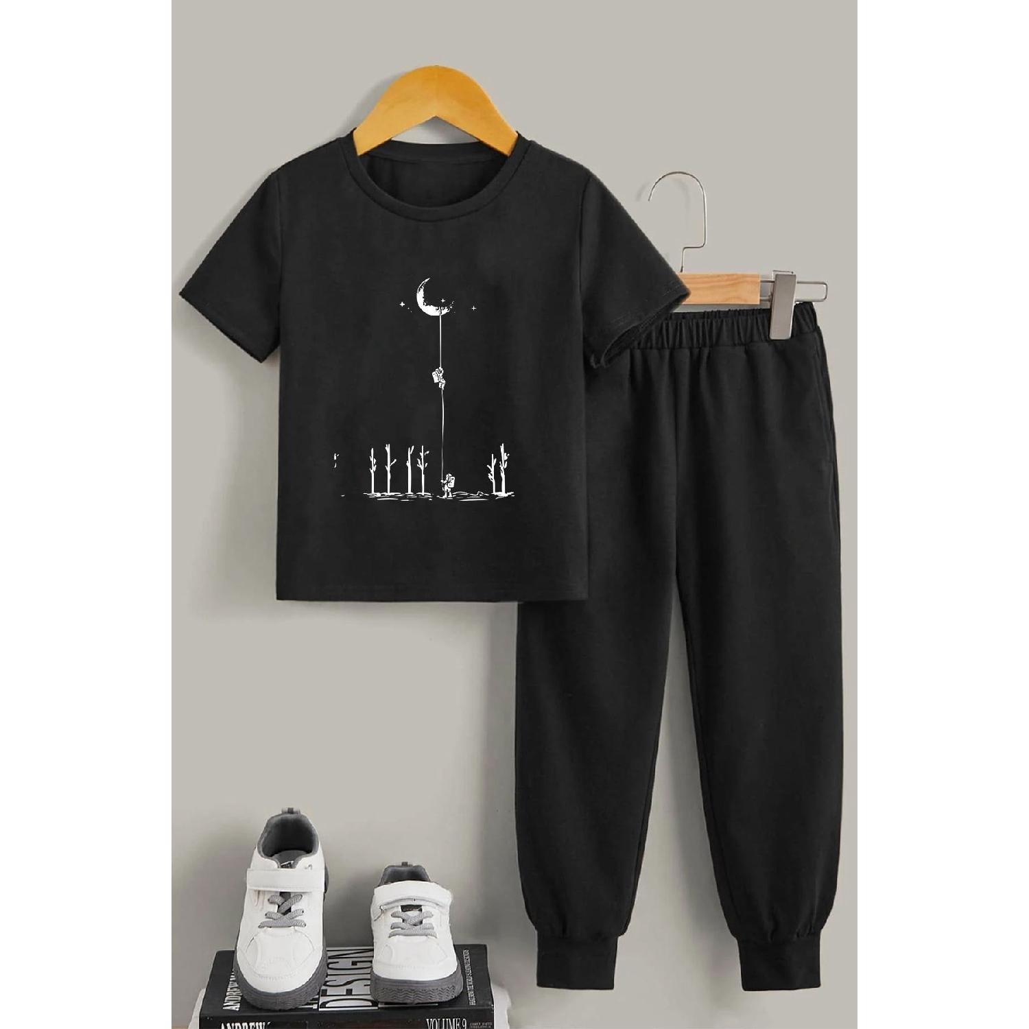 

Детский комплект нижнего и верхнего спортивного костюма в космической тематике 3-4 Yaş