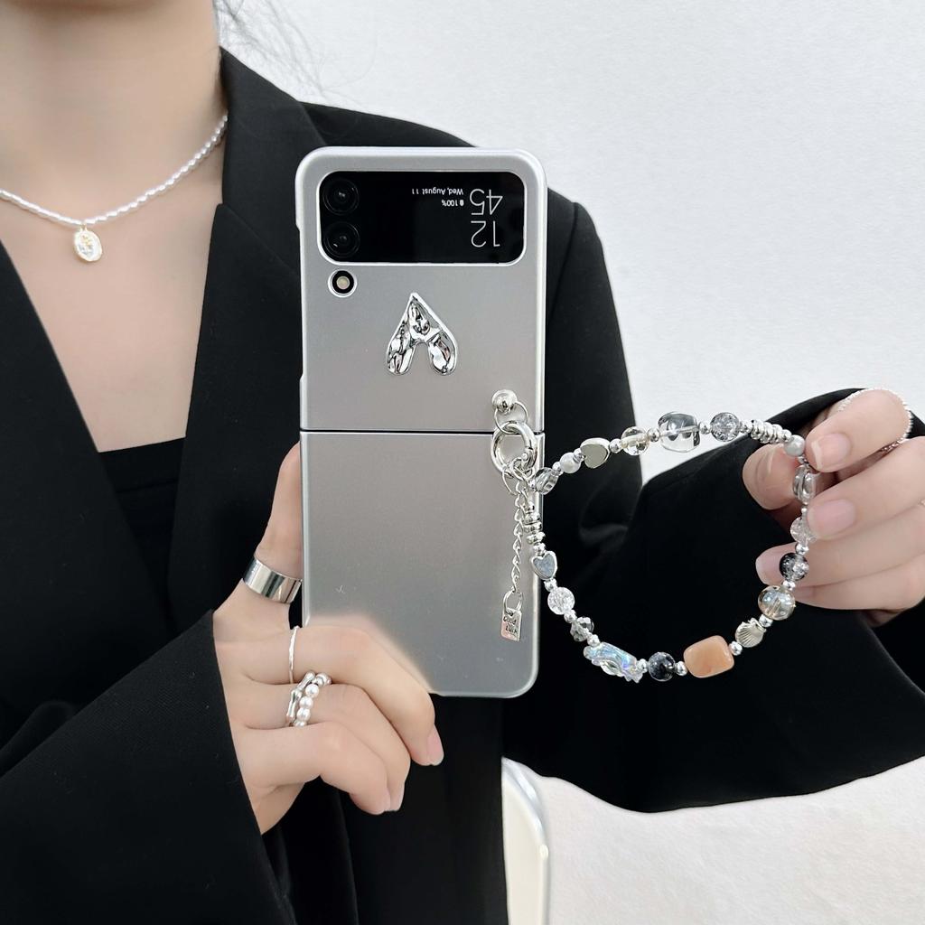 Ins 3d Relif Love Cartoon Bracelet Crystal Pc Hard Back Cover For Samsung Z Flip 4 3 5g Phone Case For Galaxy Flip3 Flip4 Capa