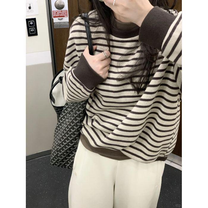 Korean Oversized Striped Crewneck Sweatshirt for Women - Casual Long-Sleeve T-shirt for Spring/Autumn.