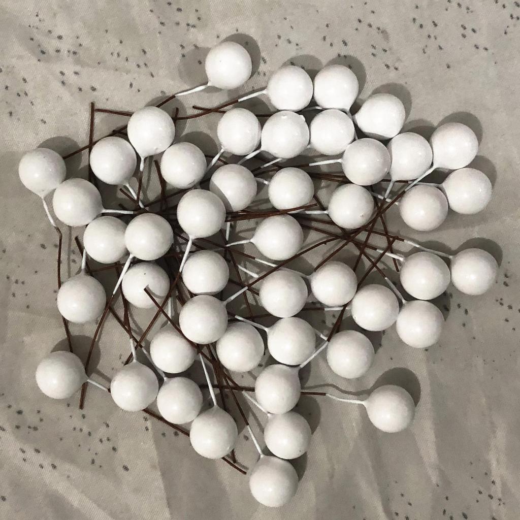 Set of 10 Gold & Silver Foam Red Berries - 100 Cherry Pearlescent Fruit Heads for Christmas Decoration.