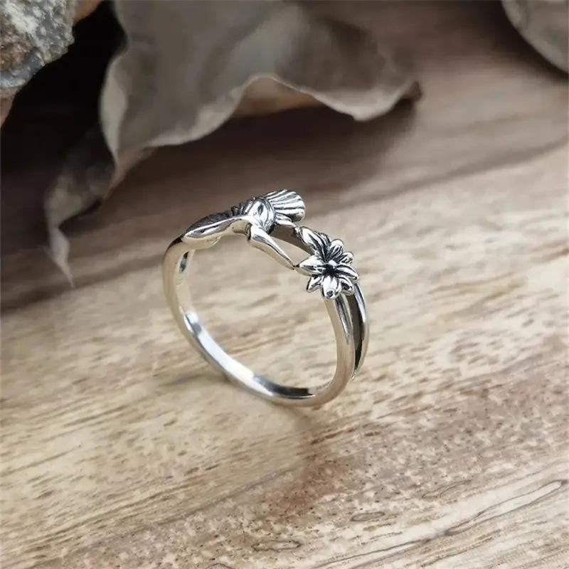 Retro And Old Jewelry, Literary And Fresh Flowers, Simple Hummingbird Ring, Ancient Silver Smear Ring.
