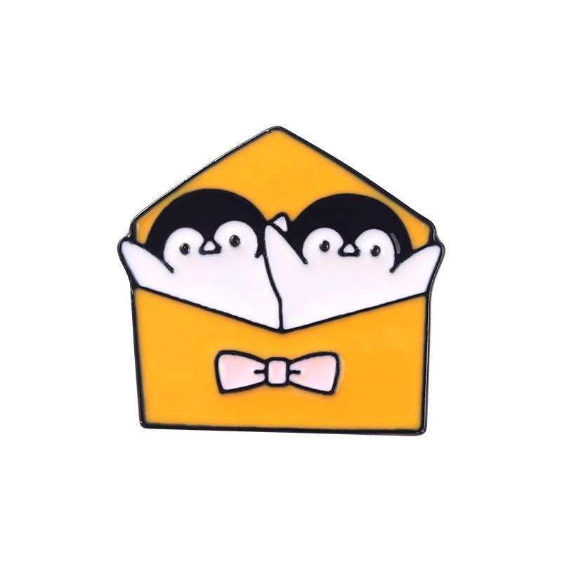 Pluizige Pinguïn Belettering Emaille Speld Grappige Broche Cartoons Badge Voor Tassen Jeans Hoodies Denim Reversspeld Sieraden Kinderen Beste Cadeau black