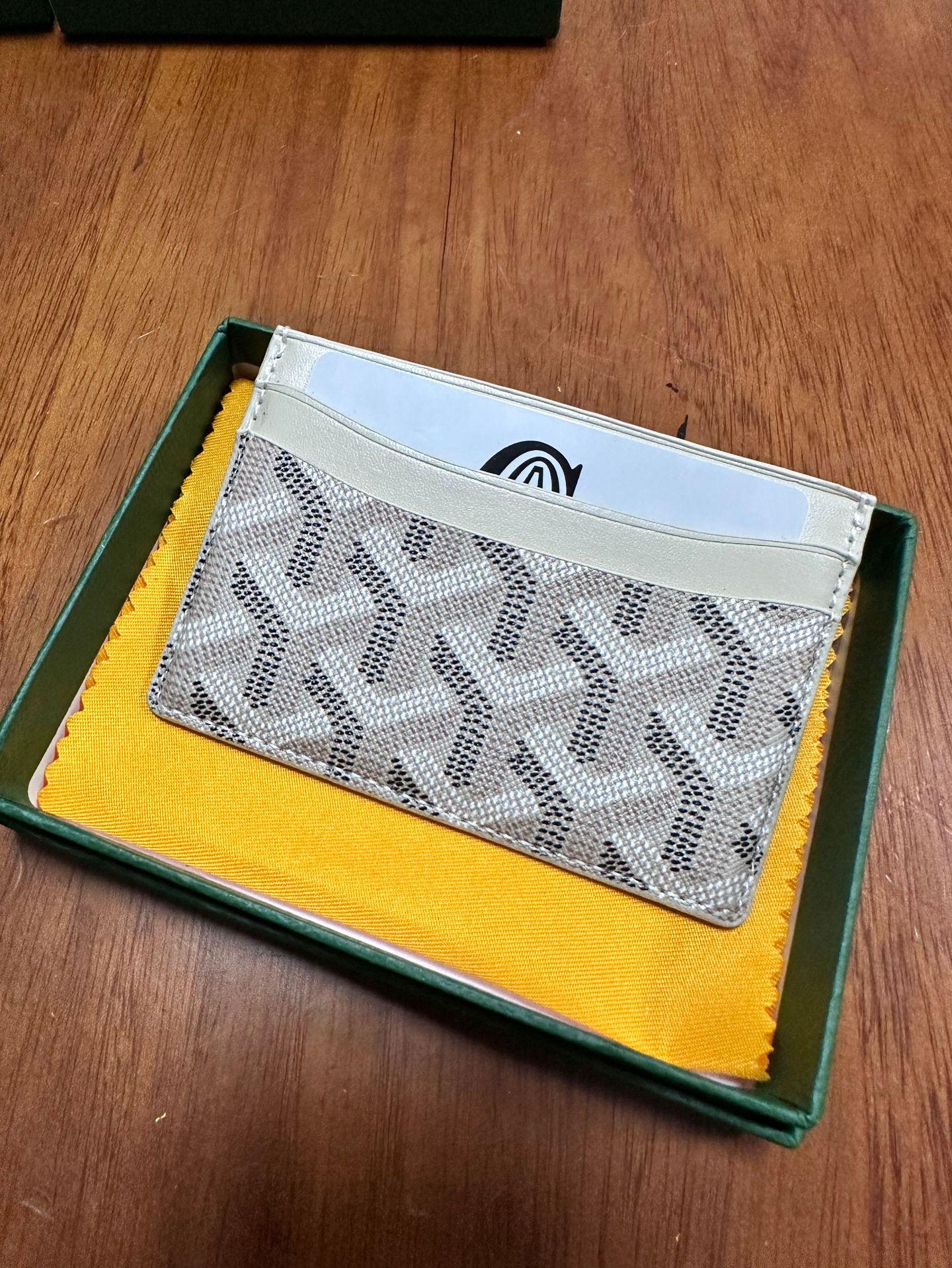 

Ультратонкий многофункциональный ID-кошелек Goya для мужчин и женщин: Печатный дизайн, Универсальный слот для карт, Цельная защита. 10.5*7.8CM абрикосовый