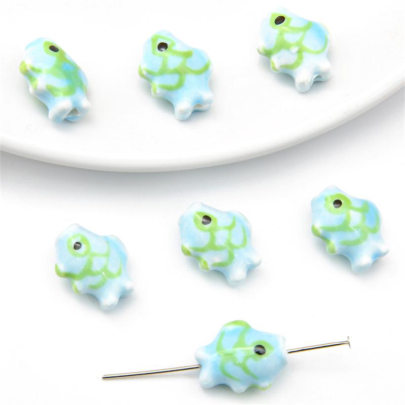 2 stk håndmalt keramisk porselen fiskeperler sjarm løse avstandsperler for halskjede øredobber armbånd DIY smykker håndverk