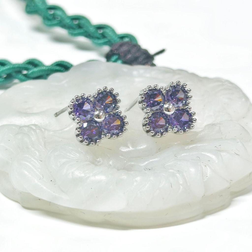 Kolczyki sztyfty Gusen Jewelry z cyrkoniami w kształcie czterolistnej koniczyny dla kobiet - Modny koreański styl lekkiego luksusu