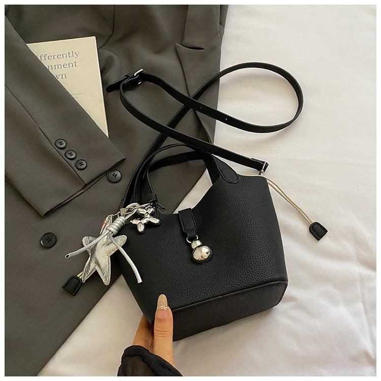 Korean High-end Sense Simple Niche Handbag Women's 2025 Summer New Versatile Lychee Pattern Messenger Bucket Bag