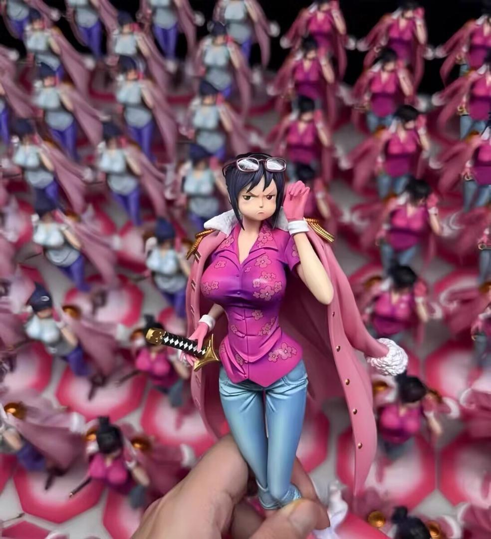 

[USED] One Piece Tashigi Garage Kit Figure