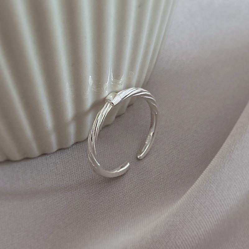Dames Ring Vierkant Gedraaid Verstelbaar Dunne: Trendy, Creatief & Stapelbaar