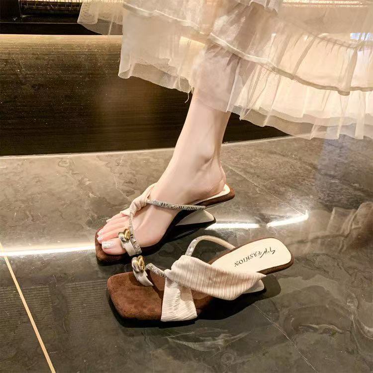 Slippers Wear Versatile Small Women Summer High Heels Retro Temperament 2025 New French Metal Cover Toe Cool Slippers
