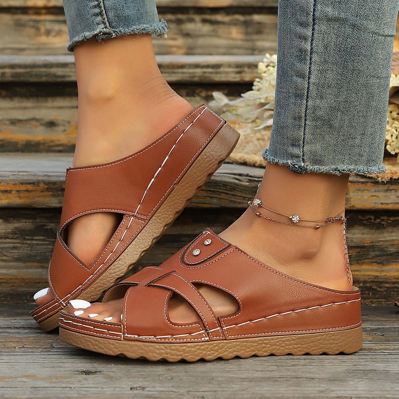 

2026 Женские босоножки на платформе и танкетке с вырезами Стильные и повседневные Изготовлены из кожи Универсальные ремешковые босоножки для женщин Платформы 36 коричневый