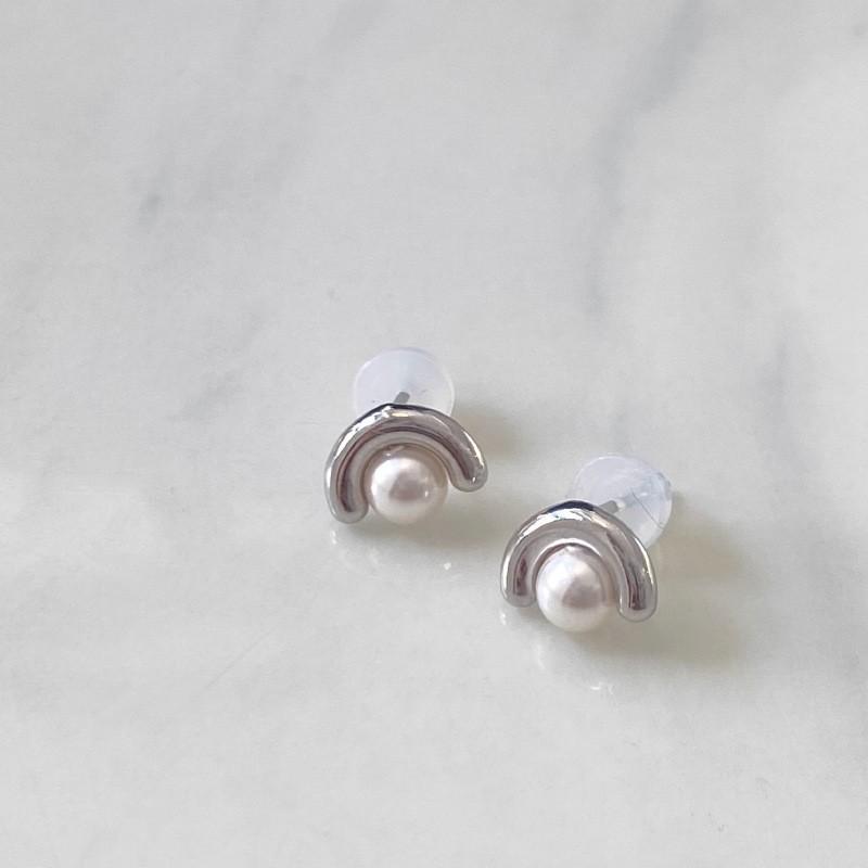 Shi Jia Light Milk White Pearl Earrings: S925 Silver Studs for Women - High-End, Versatile, Niche Design
