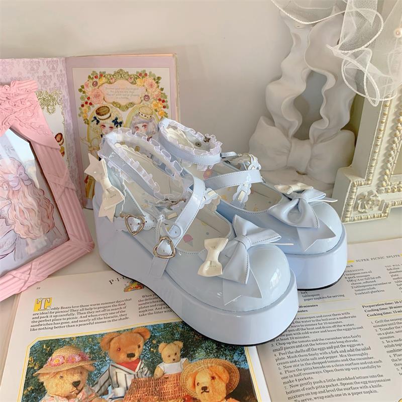 

Мода 2025 Новые Роскошные Женские Однотонные Туфли на Танкетке с Толстой Подошвой и Рельефной Кожаной Поверхностью Повседневные Маленькие Кожаные Туфли 39 синий