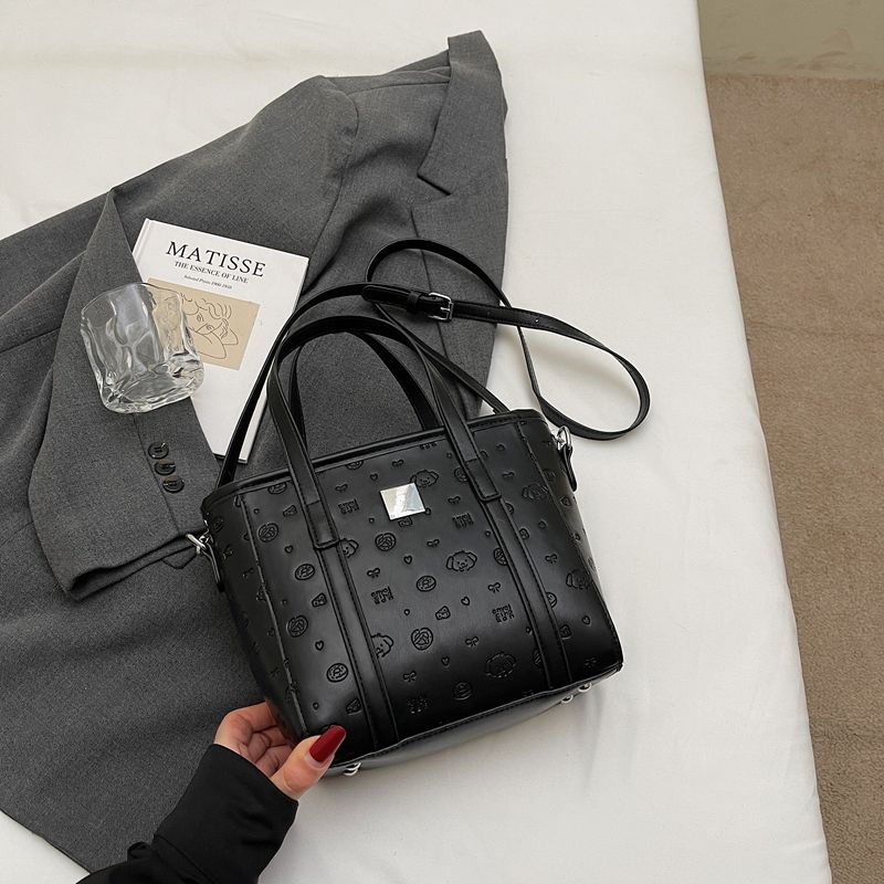 

Handbags Women 2025 New Spring Popular Fashion Shoulder Bag High Sense Western Style Commuter Shoulder Bucket Bag Black without pendant