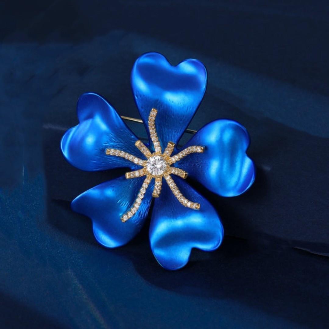 

Красный цветок с пятью лепестками, брошь в виде розы, легкая, роскошная, высокого класса, темпераментная, медная брошь-булавка, шерстяная одежда, краска, подарок синий