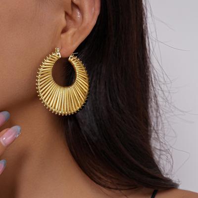 Boho Summer Beach Earrings Faux Leather Circular Earrings Geometric Hoop Earrings for Women Vacation Jewelry Holiday Accessories