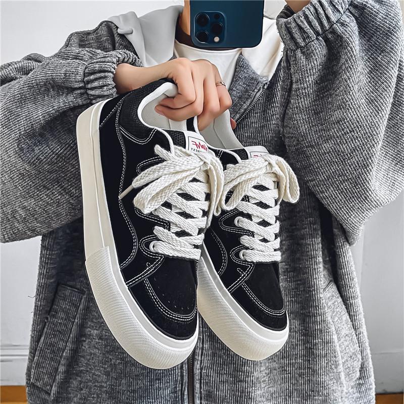 Men White Sneakers 2026 Spring Autumn New Fashion Cross Tied Non Slip Running Shoes Comfortable Breathable Outdoor Casual Flats