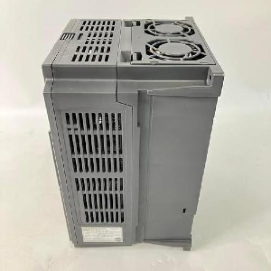 Gebrauchter Mitsubishi Electric FR-E720-5.5K Wechselrichter | 5,5kW Hochleistungs-VFD | Kompakter Frequenzumrichter | Rauchschwarz |