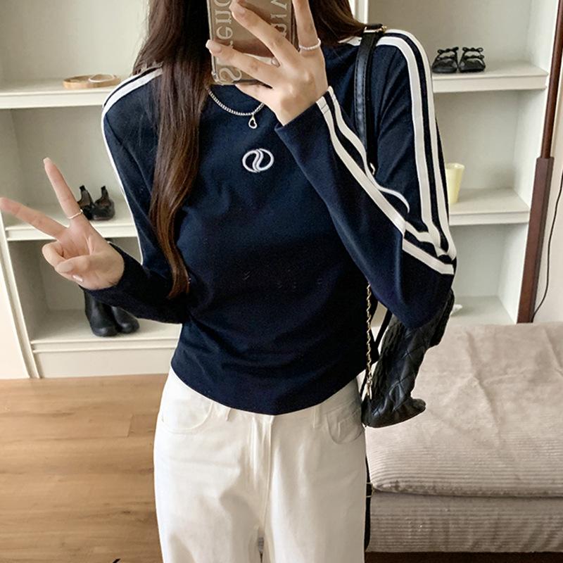 American contrast striped white round neck long-sleeved T-shirt for women in early autumn sexy pleated waist bottoming shirt temperament top