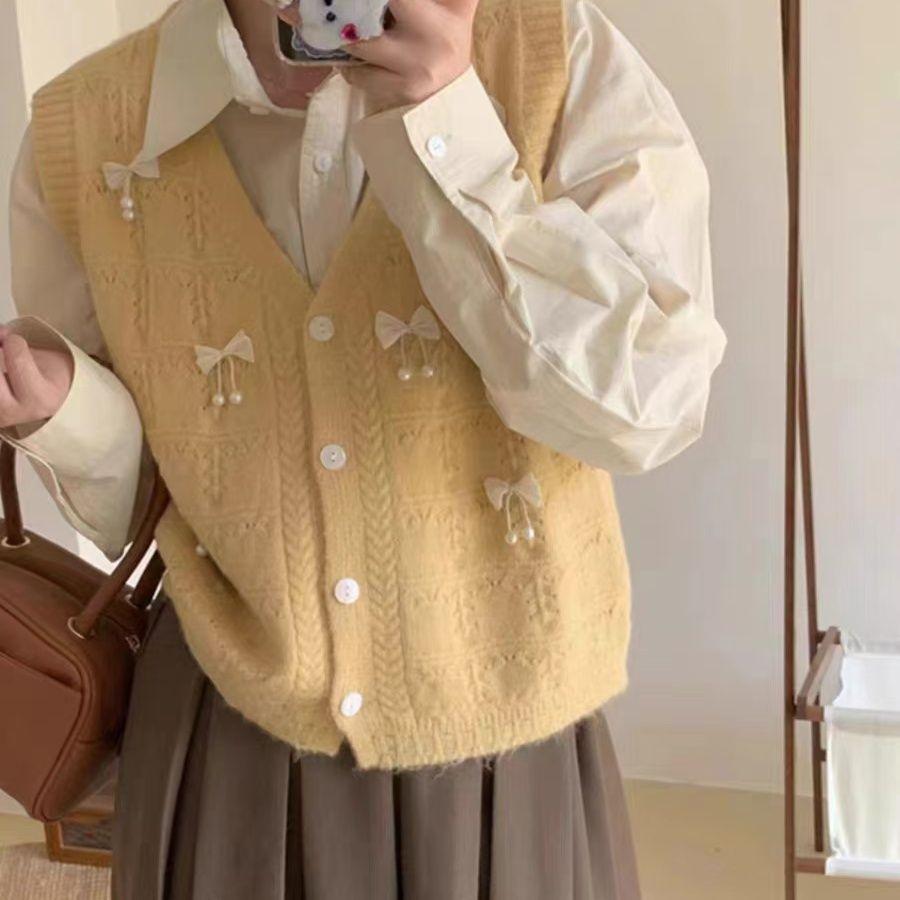 Fresh and Sweet Cute Beaded Bow Knitted Vest Cardigan Women's V-neck Sleeveless Waistcoat Vest Coat