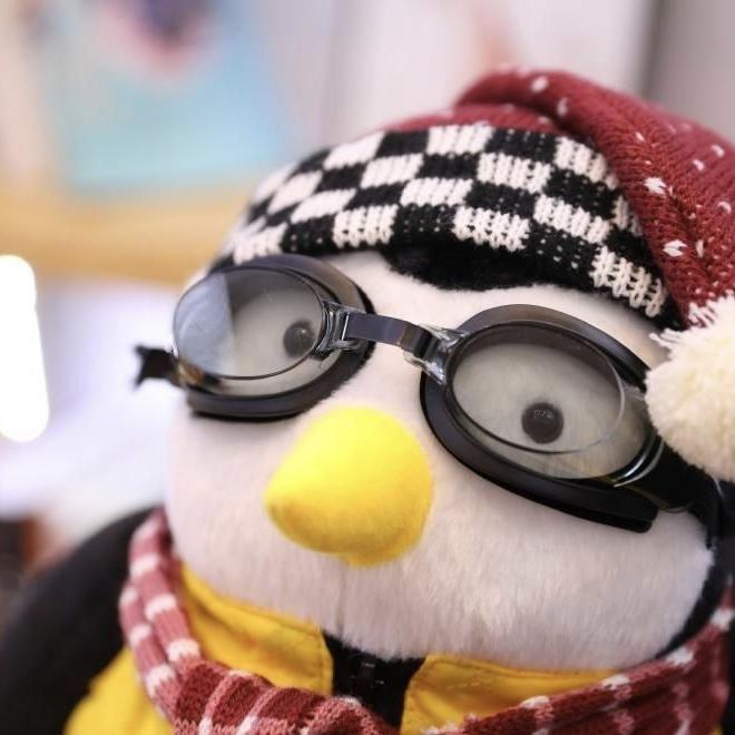 Hugsy Vánoční Tučňák - Replika plyšové hračky z TV seriálu Přátelé | Rossův dárek pro Joeyho