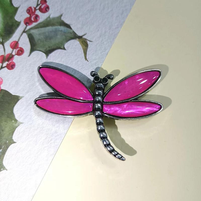 Animal Shell Brooch Pendant With Embellished Beads For Stylish Wear