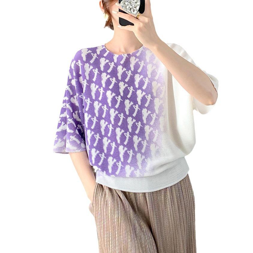 

Женская летняя футболка большого размера с рукавами «летучая мышь» и плиссировкой - Свободный, удобный топ с принтом One Size светло-фиолетовый