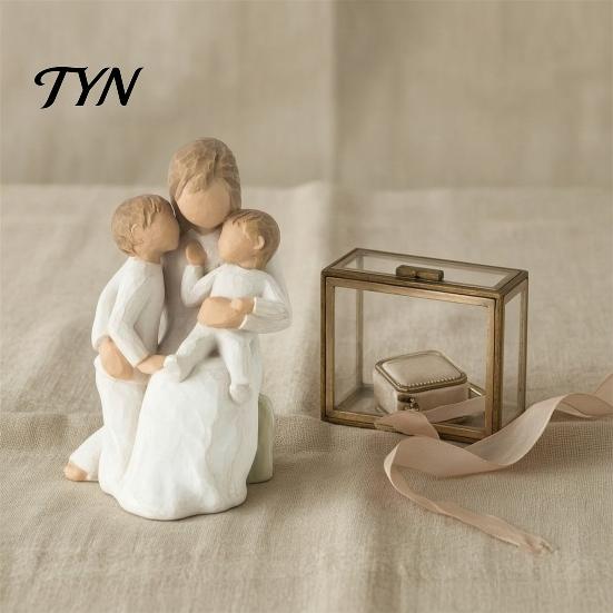 Resin Sculpture Home Decor Mother Holding Baby Figurine, Family Love Statue for Bedroom Desk, Decorative Crafts Shelves Heartwarming Ornament,