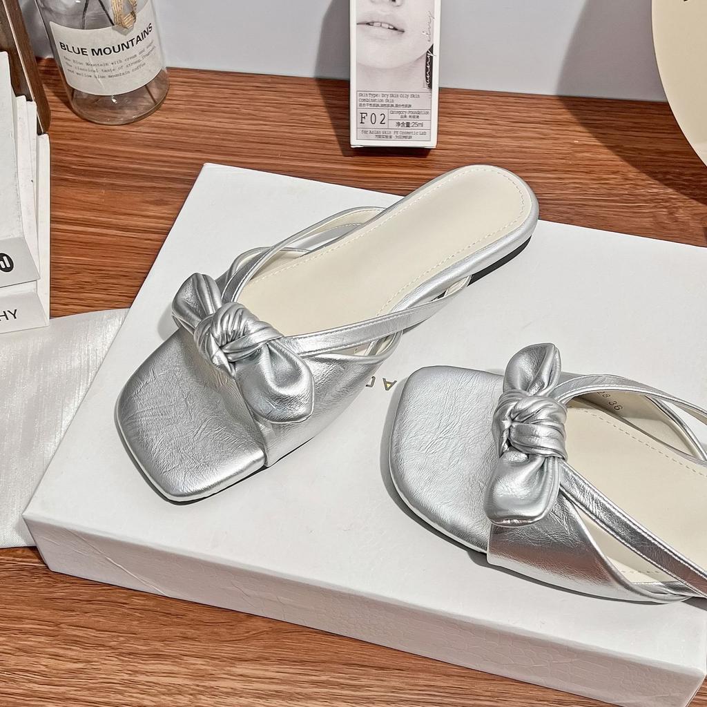 Summer New Flat-bottomed Cool Slippers Women Wear High-end Temperament Slippers Women Go Out Versatile Fashionable Women's Shoes 2025