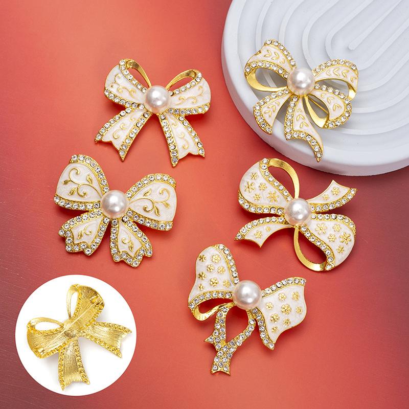 

Жемчужная брошь-бантик, милая, анти-легкая, темпераментная одежда, аксессуары для женщин, блестящие украшения для корсажа as the picture