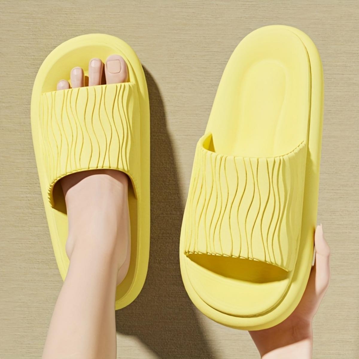 Тапочки из ЭВА с толстой подошвой повседневные сандалии с открытым носком мягкие и удобные нескользящие износостойкие средний каблук на все времена года для пар 38-39 жёлтый 980₽
