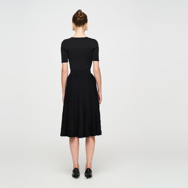 ELLASSAY Women's V-Neck Slim-Fit Knit Top