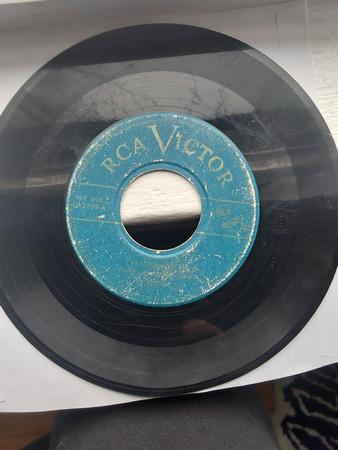

7inch Record THREE SUNS - Canadian Capers 472759 RCA Victor 1949 US Folk Used