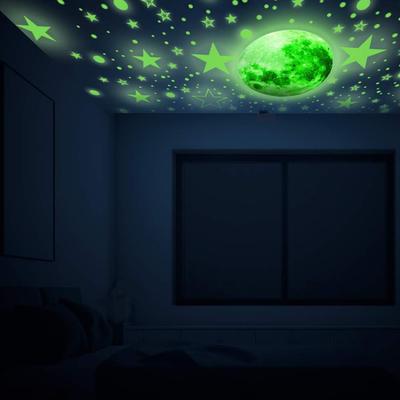 Im Dunkeln leuchtende Wandaufkleber mit Sternen und Mond, einfach anzubringen, realistisch, schafft eine romantische Atmosphäre