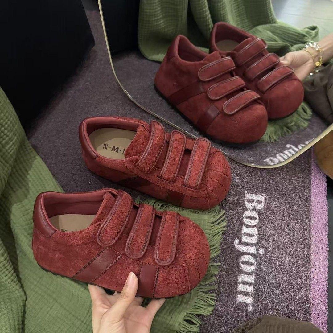

Уродливые милые кроссовки с ракушечным носком, немецкие тренировочные туфли женские 2025 новые ретро матовая кожа на липучке туфли на платформе с большим носком в зарубежном стиле женские одинарные туфли 40 красный