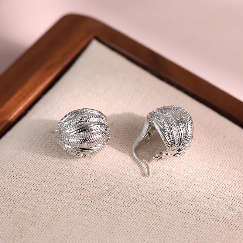 2025 new pearl ear buckle femininity elegant contrasting stud earrings jewelry simple versatile plain ring earrings