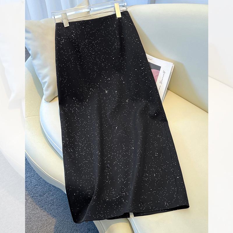 2025 New Coffee-Colored Women's Petite Leather Half-Skirt – Autumn/Winter Slimming Hip-Hugging Short Skirt for Commuting
