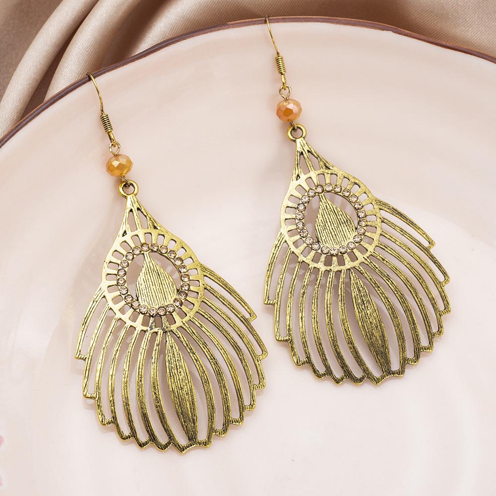 

Retro Teardrop Earrings: Metal Inlaid Rhinestone with Hollow Stripes античная золотой