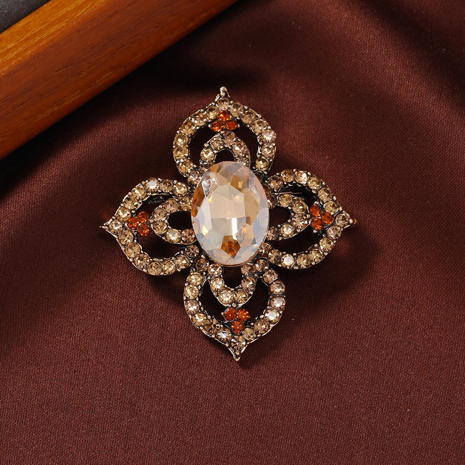 

Vintage Rhinestone Floral Brooch - Elegant Hollow Design, Women s Suit Accessory Pin