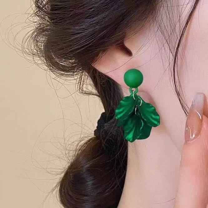 Серьги-кисточки  Лепесток розы  2025: Модный дизайн с акцентом на меньшинство для женщин