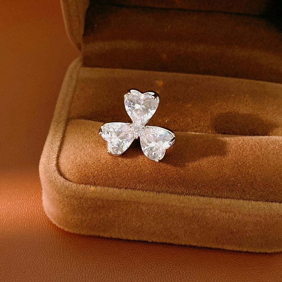 Diamond Heart Clover No-Piercing Ear Clip: Elegant, Simple Design for Women